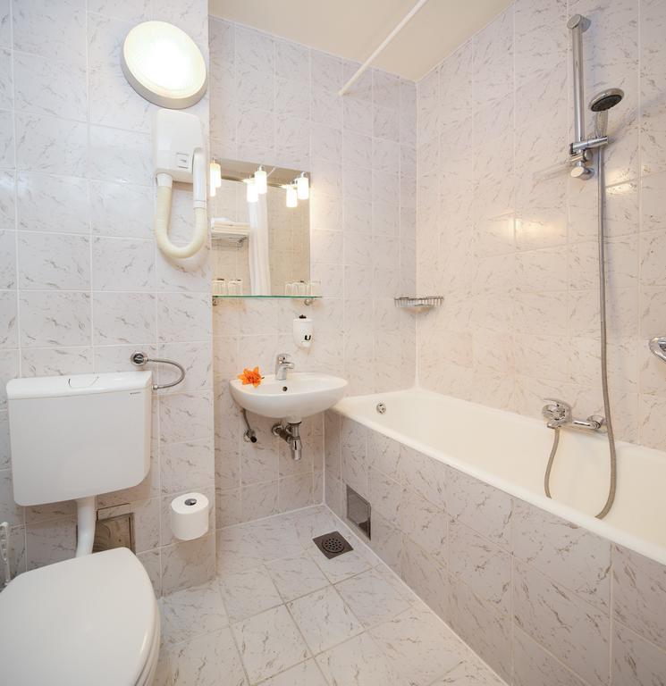 Hotel Zora ***/**** 6 Hotel Zora ***/**** 6