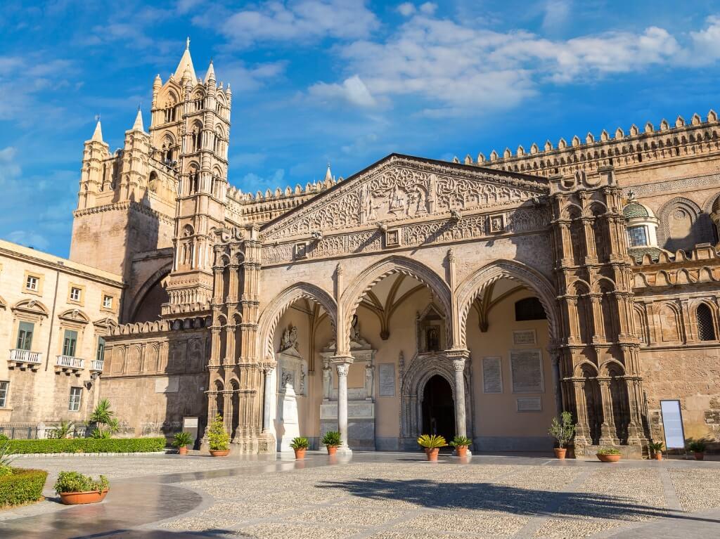 Krstarenje do Ibize i Sicilije brodom Costa Smeralda 0