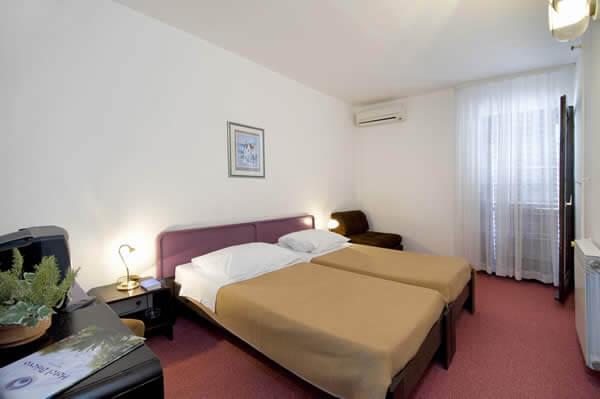 Hotel Biševo ** 4