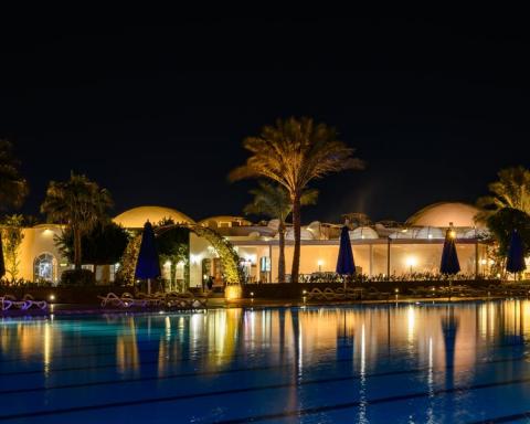 Desert Rose Resort 5*  0