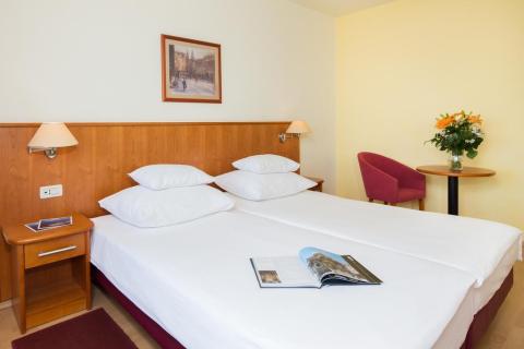 Hotel Zora ***/**** 1 Hotel Zora ***/**** 1